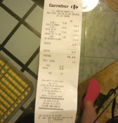 Scandal la Carrefour: clienţii se plâng că mâncarea gătită este stricată